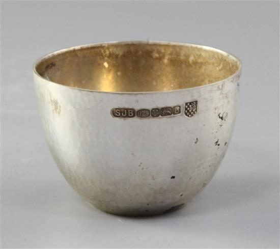 A modern planished silver tumbler cup by Simon J. Beer (Lewes), Sheffield, 2001, 5.3 oz.